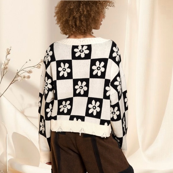 POL Daisy Pearl Knit Sweater | Retro Checker Chic - Picture 3 of 8